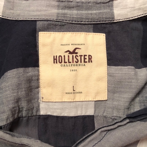 Hollister Button Down - Picture 2 of 4
